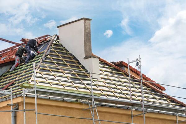 Choosing Materials for Long-Lasting Roofing Replacement in Hialeah